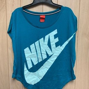 Nike top